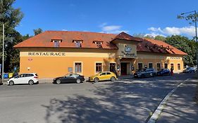 Restaurace a Penzion U Labutě